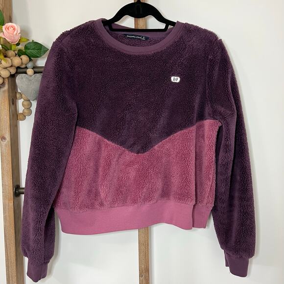 Abercrombie and Fitch Sherpa Fleece Long Sleeve Purple Sweatshirt Size Small - Picture 2 of 7